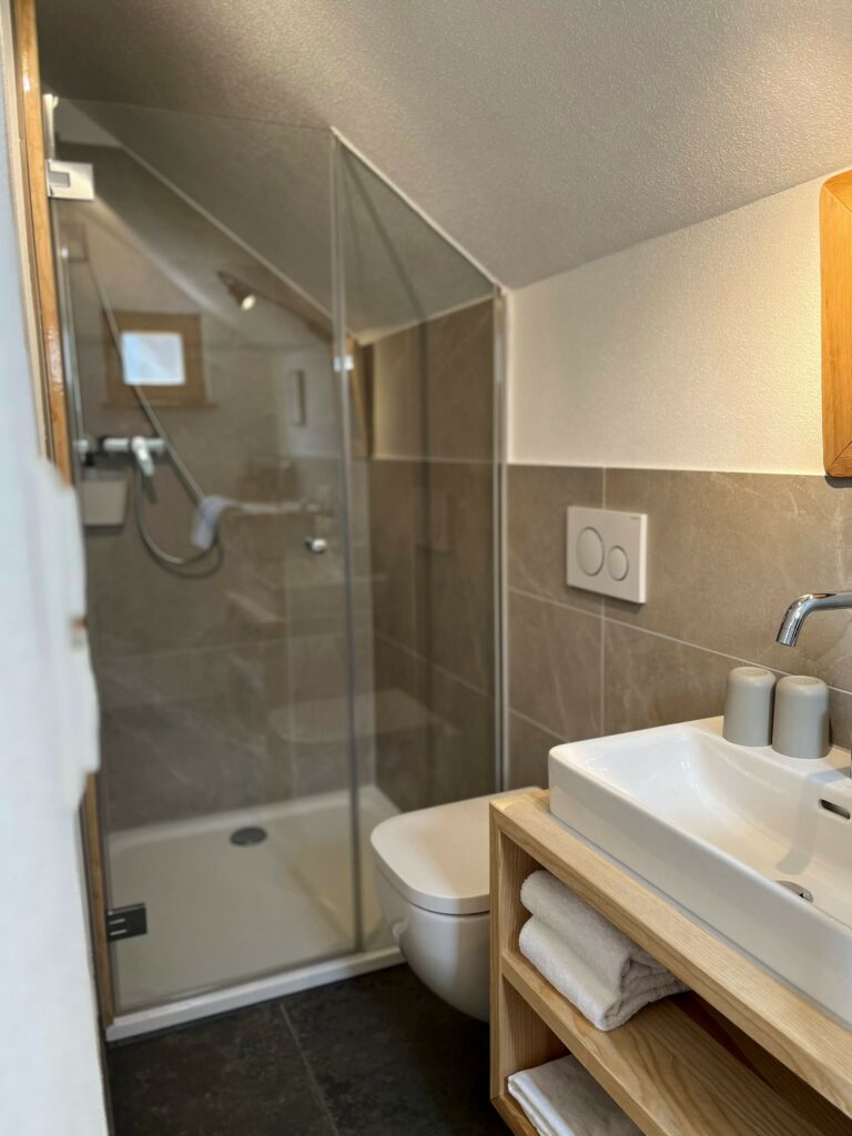 Mächlerhof Bienenhaus Badezimmer Dusche Toilette